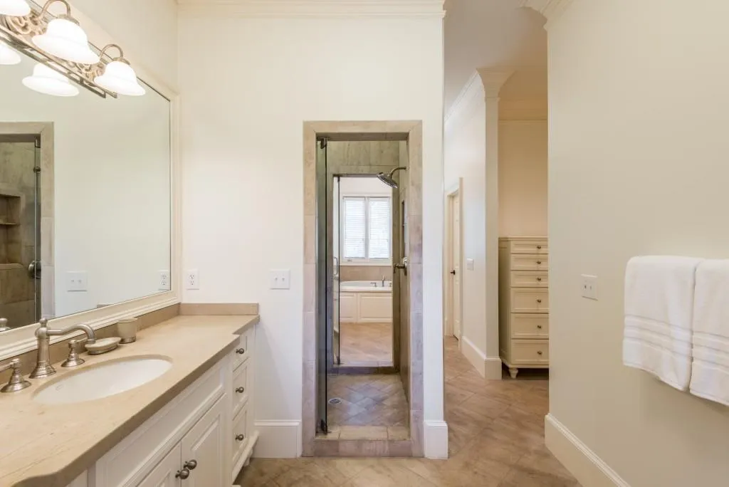 102 Kingston Manor, Sandy Springs, Georgia 30342, 5 Bedrooms Bedrooms, ,4 BathroomsBathrooms,Residential,Sold,102 Kingston Manor,5895319