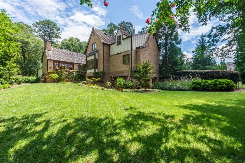 102 Kingston Manor, Sandy Springs, Georgia 30342, 5 Bedrooms Bedrooms, ,4 BathroomsBathrooms,Residential,Sold,102 Kingston Manor,5895319