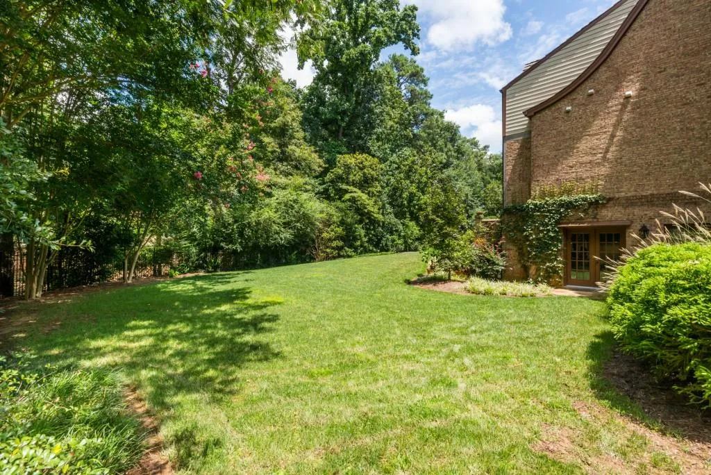 102 Kingston Manor, Sandy Springs, Georgia 30342, 5 Bedrooms Bedrooms, ,4 BathroomsBathrooms,Residential,Sold,102 Kingston Manor,5895319