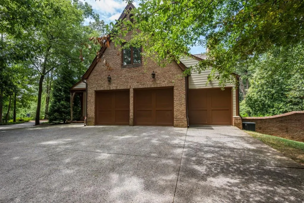 102 Kingston Manor, Sandy Springs, Georgia 30342, 5 Bedrooms Bedrooms, ,4 BathroomsBathrooms,Residential,Sold,102 Kingston Manor,5895319