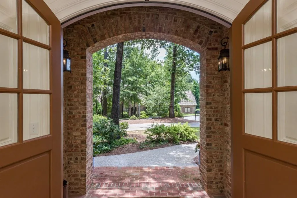 102 Kingston Manor, Sandy Springs, Georgia 30342, 5 Bedrooms Bedrooms, ,4 BathroomsBathrooms,Residential,Sold,102 Kingston Manor,5895319