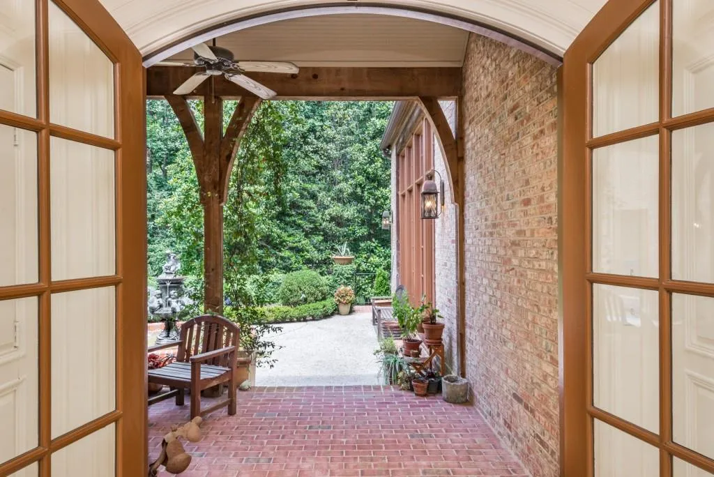 102 Kingston Manor, Sandy Springs, Georgia 30342, 5 Bedrooms Bedrooms, ,4 BathroomsBathrooms,Residential,Sold,102 Kingston Manor,5895319