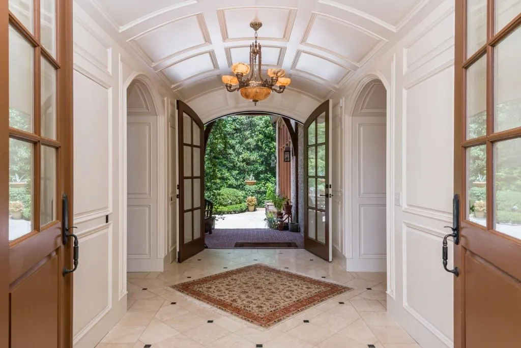 102 Kingston Manor, Sandy Springs, Georgia 30342, 5 Bedrooms Bedrooms, ,4 BathroomsBathrooms,Residential,Sold,102 Kingston Manor,5895319