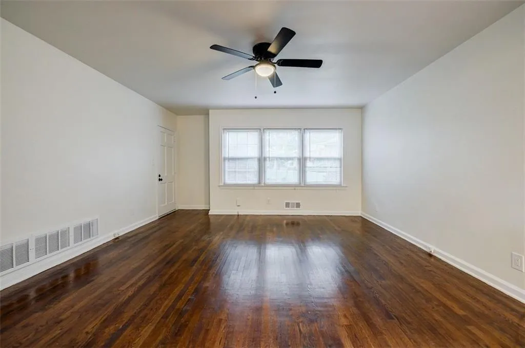 425 Ne Lindbergh Drive Unit G1, Atlanta, Georgia 30305, 2 Bedrooms Bedrooms, ,1 BathroomBathrooms,Residential,For Sale,425 Ne Lindbergh Drive Unit G1,7611778