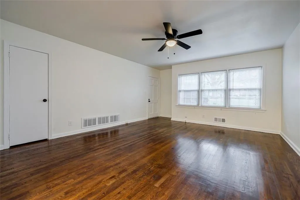425 Ne Lindbergh Drive Unit G1, Atlanta, Georgia 30305, 2 Bedrooms Bedrooms, ,1 BathroomBathrooms,Residential,For Sale,425 Ne Lindbergh Drive Unit G1,7611778