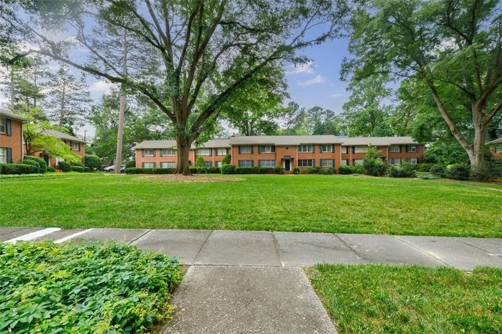 425 Ne Lindbergh Drive Unit G1, Atlanta, Georgia 30305, 2 Bedrooms Bedrooms, ,1 BathroomBathrooms,Residential,For Sale,425 Ne Lindbergh Drive Unit G1,7611778