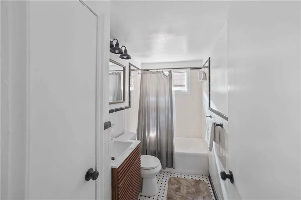 425 Ne Lindbergh Drive Unit G1, Atlanta, Georgia 30305, 2 Bedrooms Bedrooms, ,1 BathroomBathrooms,Residential,For Sale,425 Ne Lindbergh Drive Unit G1,7611778