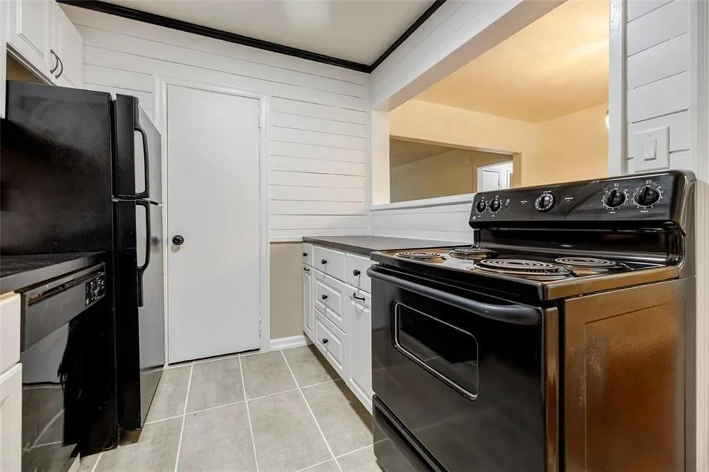 425 Ne Lindbergh Drive Unit G1, Atlanta, Georgia 30305, 2 Bedrooms Bedrooms, ,1 BathroomBathrooms,Residential,For Sale,425 Ne Lindbergh Drive Unit G1,7611778