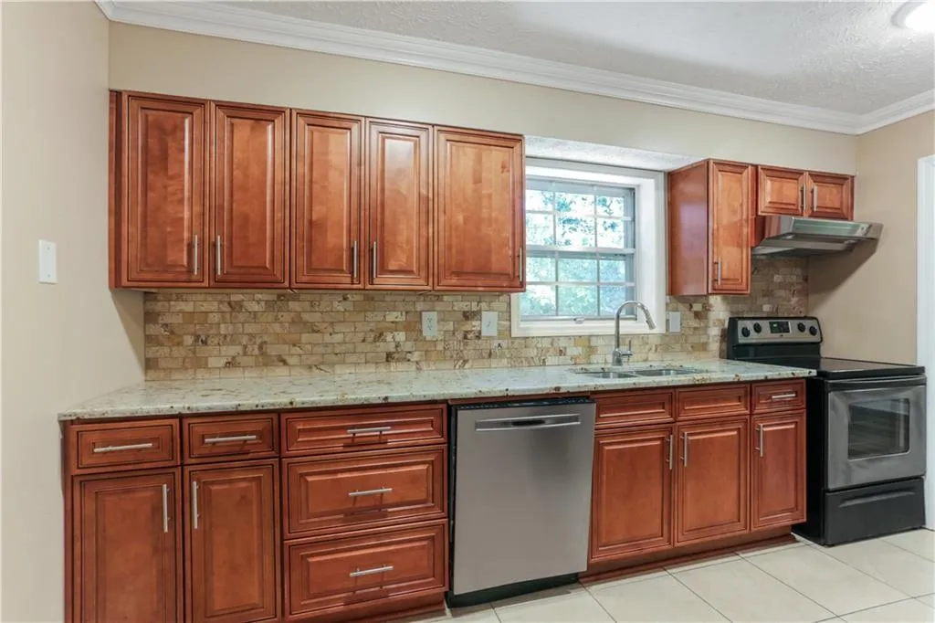 725 Dalrymple Road Unit 4f, Sandy Springs, Georgia 30328, 3 Bedrooms Bedrooms, ,2 BathroomsBathrooms,Residential,Sold,725 Dalrymple Road Unit 4f,6952563