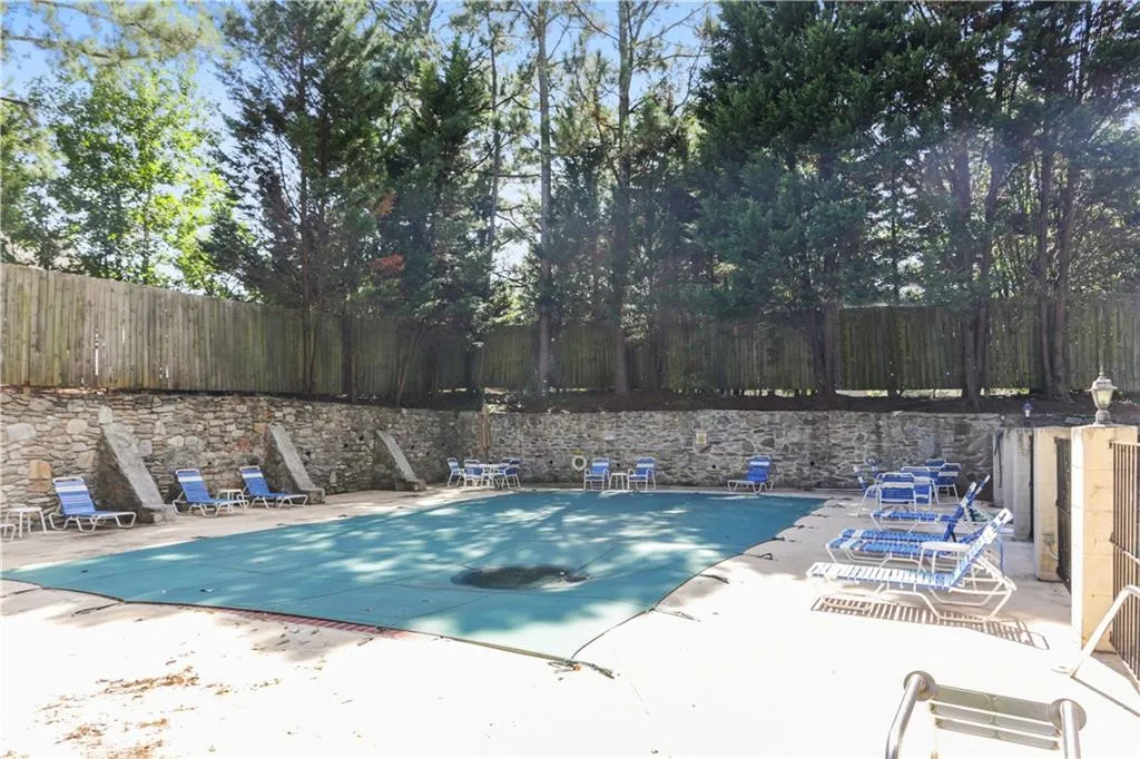 725 Dalrymple Road Unit 4f, Sandy Springs, Georgia 30328, 3 Bedrooms Bedrooms, ,2 BathroomsBathrooms,Residential,Sold,725 Dalrymple Road Unit 4f,6952563