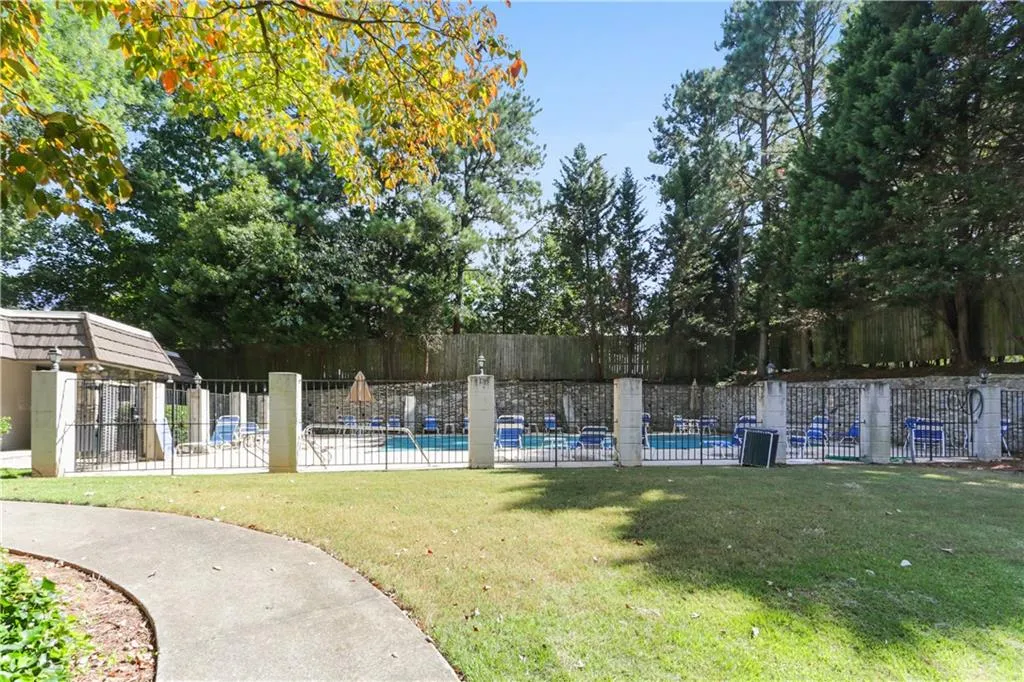 725 Dalrymple Road Unit 4f, Sandy Springs, Georgia 30328, 3 Bedrooms Bedrooms, ,2 BathroomsBathrooms,Residential,Sold,725 Dalrymple Road Unit 4f,6952563