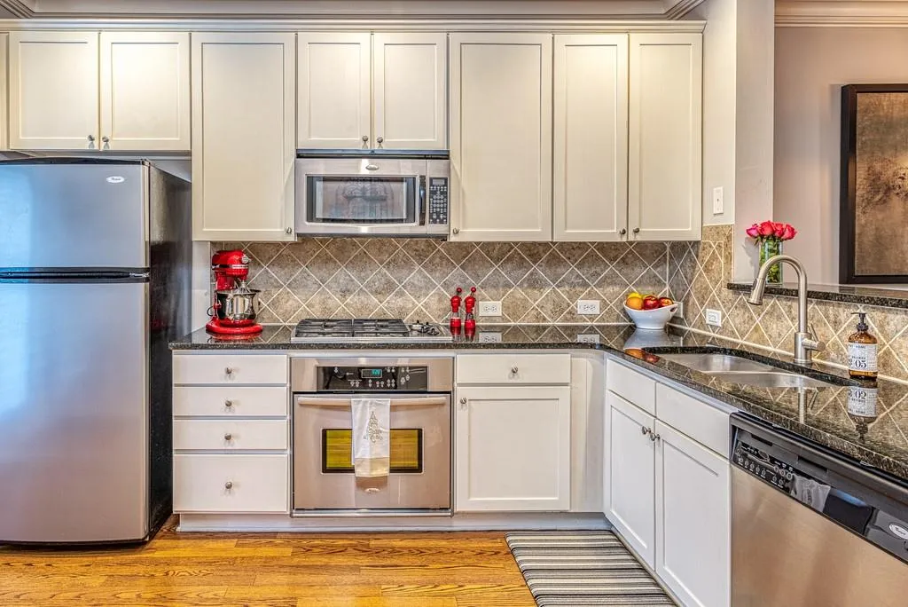 855 Perennial Drive Unit 101, Atlanta, Georgia 30328, 2 Bedrooms Bedrooms, ,2 BathroomsBathrooms,Residential,Sold,855 Perennial Drive Unit 101,6846575