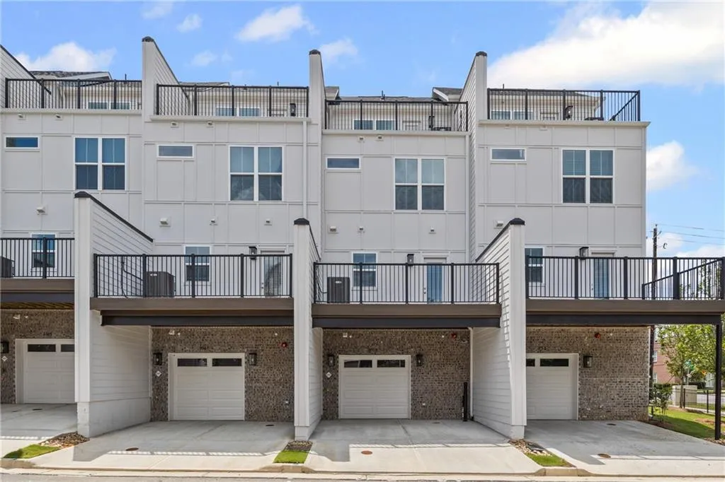 2563 Astaire Court, Atlanta, Georgia 30318, 3 Bedrooms Bedrooms, ,3 BathroomsBathrooms,Residential,For Sale,2563 Astaire Court,7625554