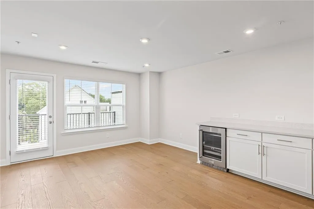 Private 4th floor loft with wet bar