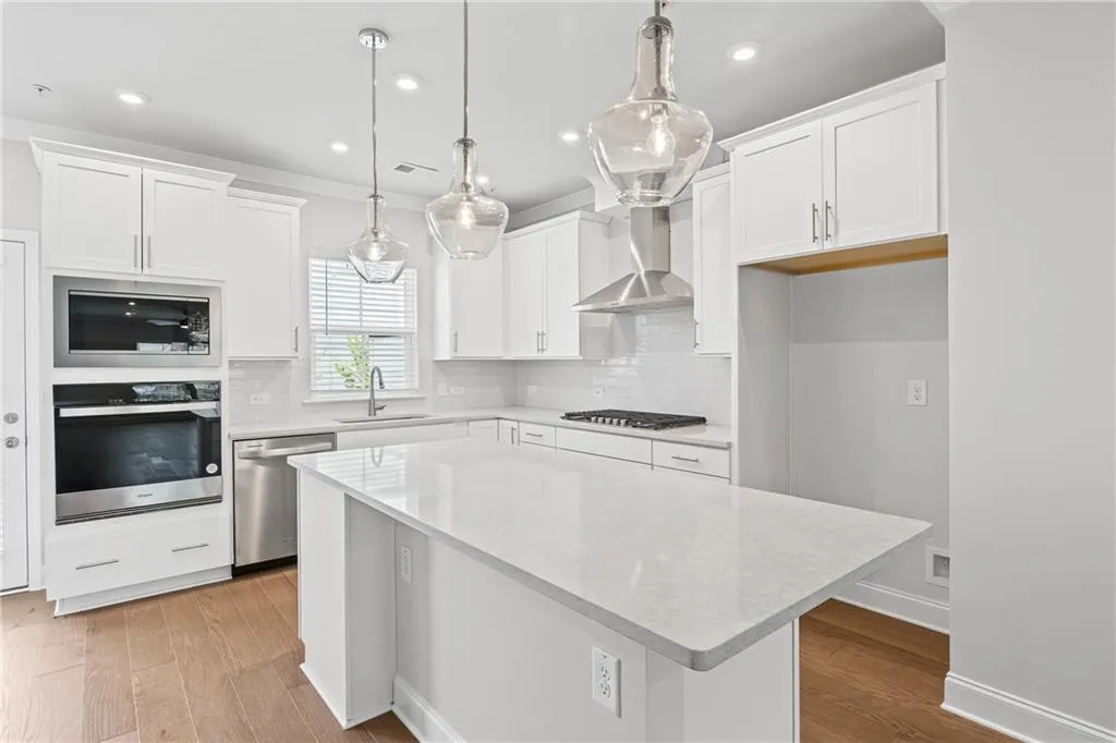2563 Astaire Court, Atlanta, Georgia 30318, 3 Bedrooms Bedrooms, ,3 BathroomsBathrooms,Residential,For Sale,2563 Astaire Court,7625554