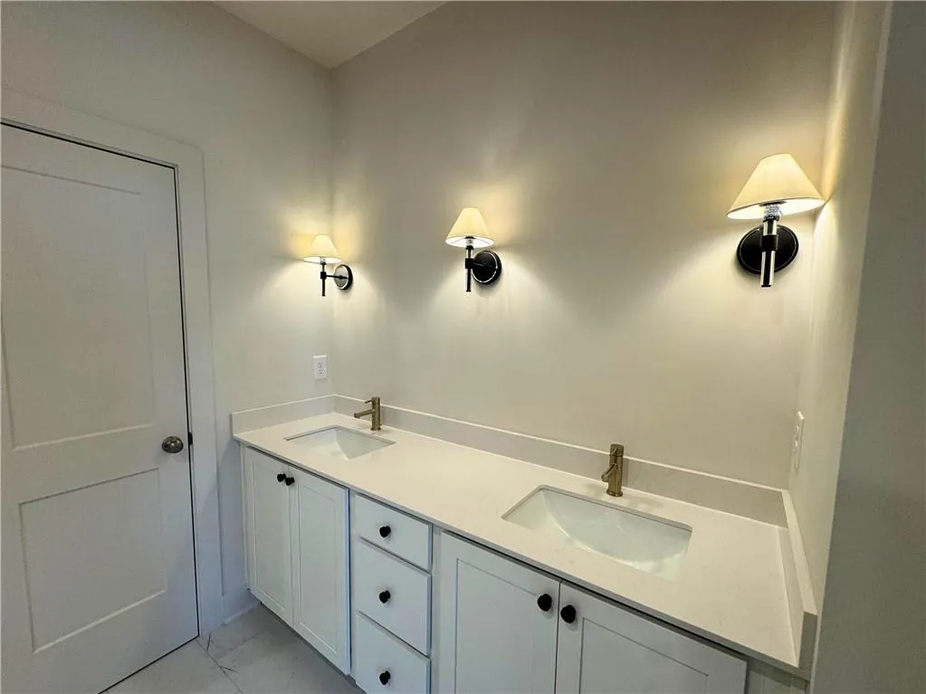 1055 Dryden Lane Unit 10, Atlanta, Georgia 30319, 3 Bedrooms Bedrooms, ,3 BathroomsBathrooms,Residential,For Sale,1055 Dryden Lane Unit 10,7523190
