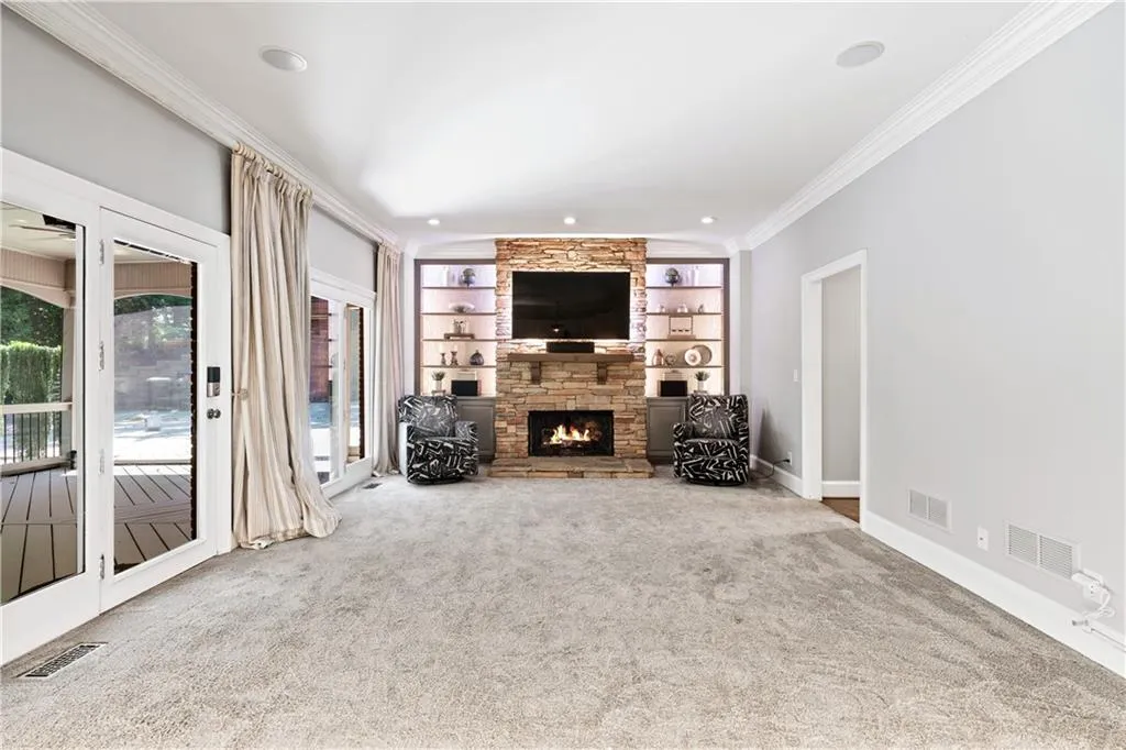 210 Grogans Lake Point, Sandy Springs, Georgia 30350, 4 Bedrooms Bedrooms, ,3 BathroomsBathrooms,Residential,Sold,210 Grogans Lake Point,7443525