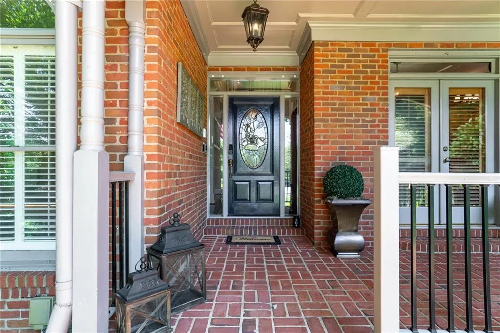 Property entrance with a porch