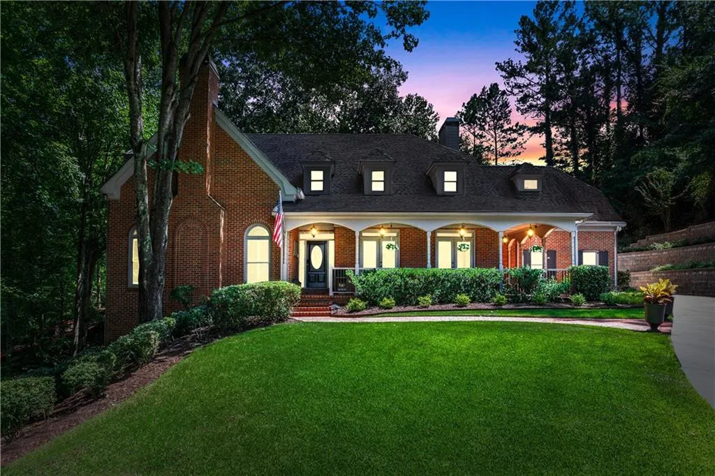 210 Grogans Lake Point, Sandy Springs, Georgia 30350, 4 Bedrooms Bedrooms, ,3 BathroomsBathrooms,Residential,Sold,210 Grogans Lake Point,7443525