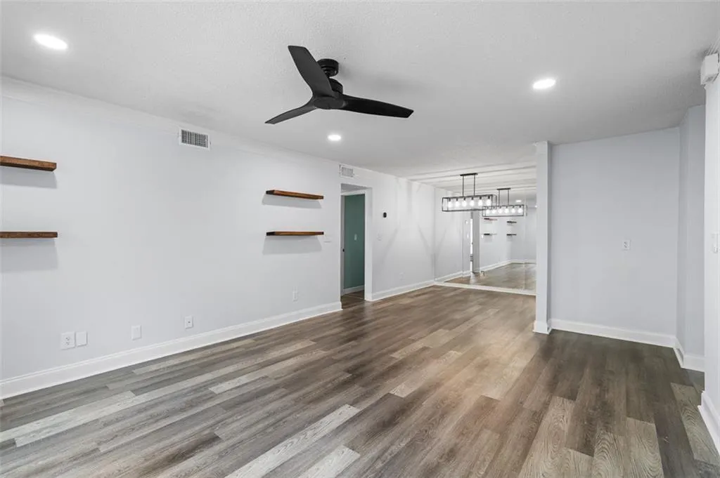 6851 Roswell Road Unit N10, Atlanta, Georgia 30328, 1 Bedroom Bedrooms, ,1 BathroomBathrooms,Residential,For Sale,6851 Roswell Road Unit N10,7749290