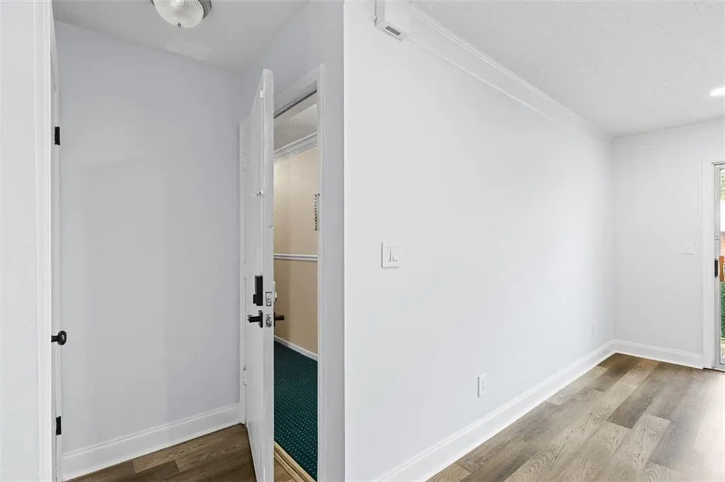 6851 Roswell Road Unit N10, Atlanta, Georgia 30328, 1 Bedroom Bedrooms, ,1 BathroomBathrooms,Residential,For Sale,6851 Roswell Road Unit N10,7749290