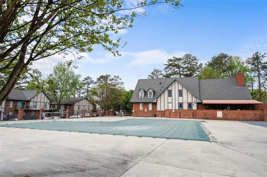 6851 Roswell Road Unit N10, Atlanta, Georgia 30328, 1 Bedroom Bedrooms, ,1 BathroomBathrooms,Residential,For Sale,6851 Roswell Road Unit N10,7749290