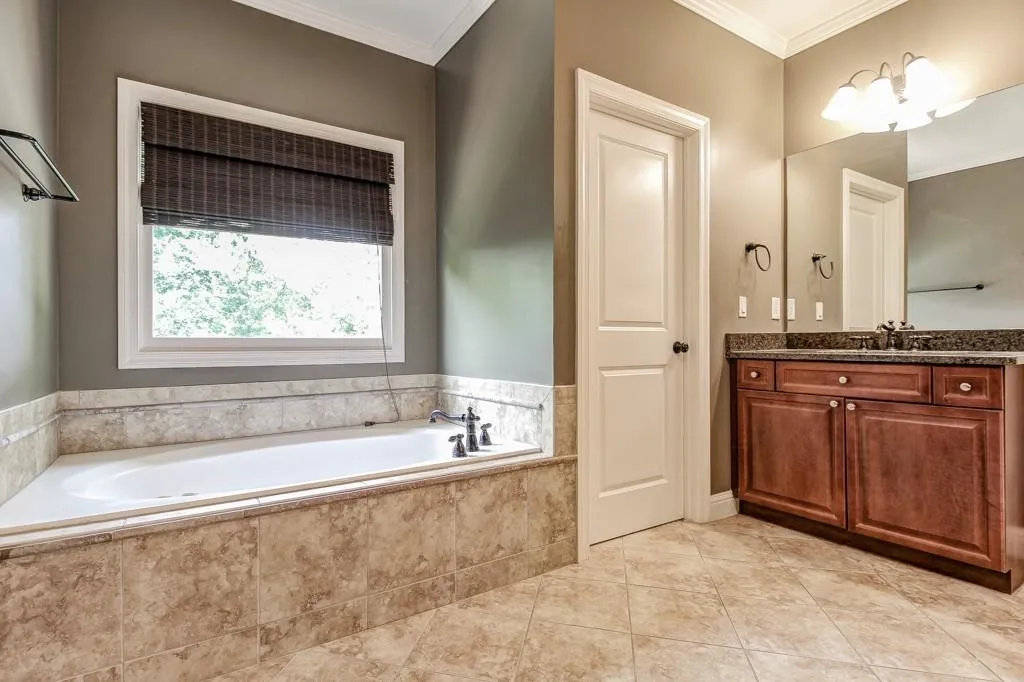 8500 Angels Walk, Sandy Springs, Georgia 30350, 3 Bedrooms Bedrooms, ,2 BathroomsBathrooms,Residential,Sold,8500 Angels Walk,5701206