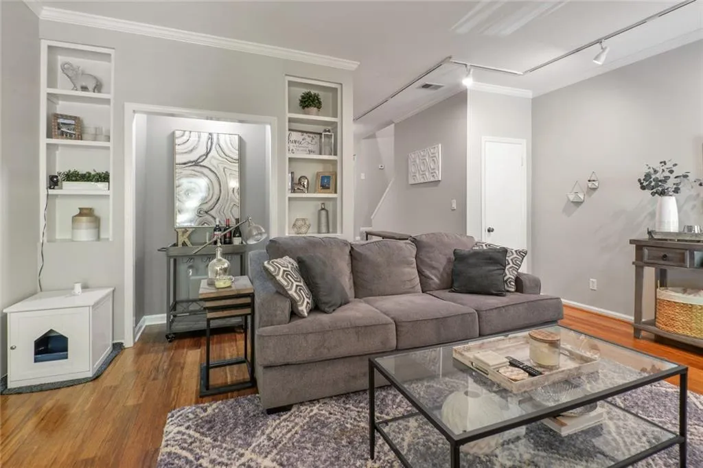 5420 Chemin De Vie, Atlanta, Georgia 30342, 2 Bedrooms Bedrooms, ,2 BathroomsBathrooms,Residential,Sold,5420 Chemin De Vie,6903197