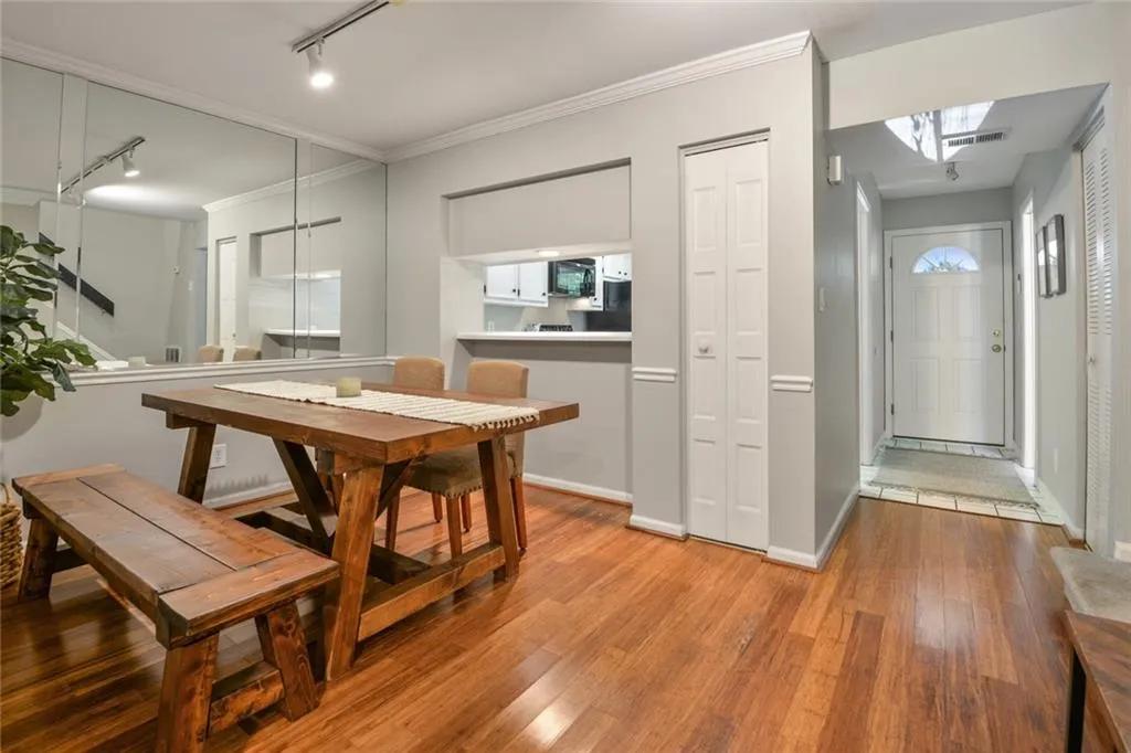 5420 Chemin De Vie, Atlanta, Georgia 30342, 2 Bedrooms Bedrooms, ,2 BathroomsBathrooms,Residential,Sold,5420 Chemin De Vie,6903197