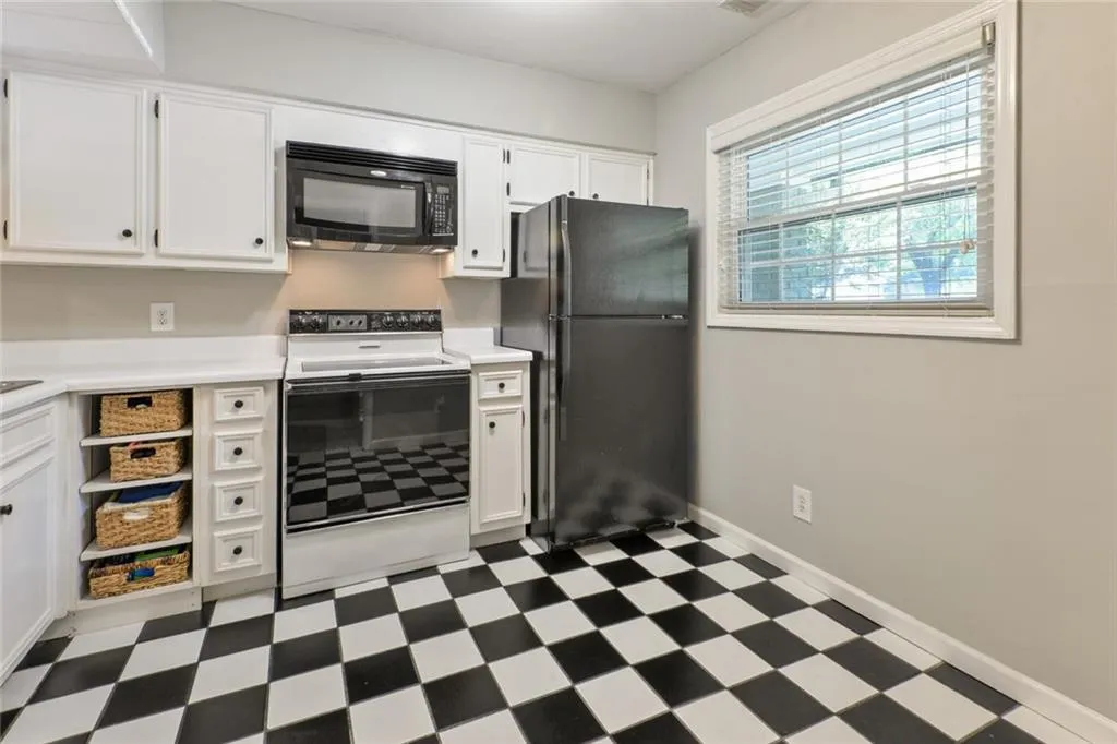 5420 Chemin De Vie, Atlanta, Georgia 30342, 2 Bedrooms Bedrooms, ,2 BathroomsBathrooms,Residential,Sold,5420 Chemin De Vie,6903197