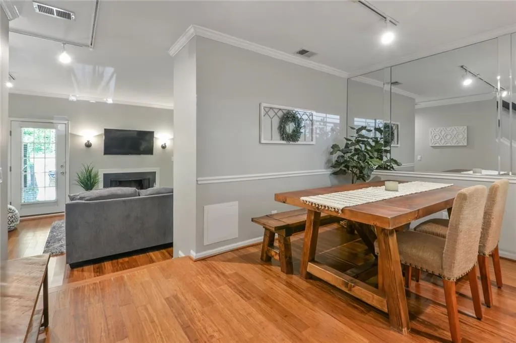 5420 Chemin De Vie, Atlanta, Georgia 30342, 2 Bedrooms Bedrooms, ,2 BathroomsBathrooms,Residential,Sold,5420 Chemin De Vie,6903197