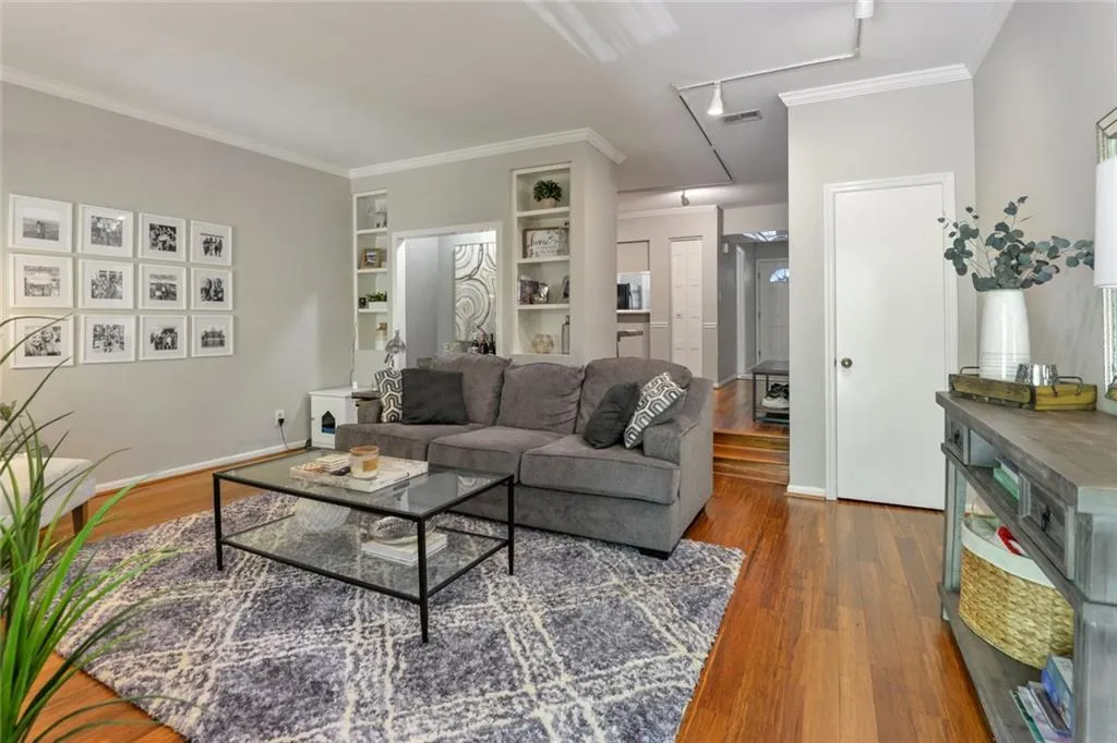 5420 Chemin De Vie, Atlanta, Georgia 30342, 2 Bedrooms Bedrooms, ,2 BathroomsBathrooms,Residential,Sold,5420 Chemin De Vie,6903197