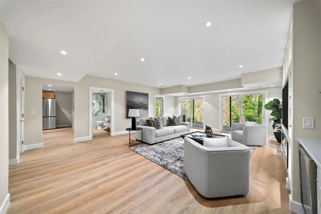 250 Bruton Way, Atlanta, Georgia 30342, 7 Bedrooms Bedrooms, ,4 BathroomsBathrooms,Residential,For Sale,250 Bruton Way,7754642