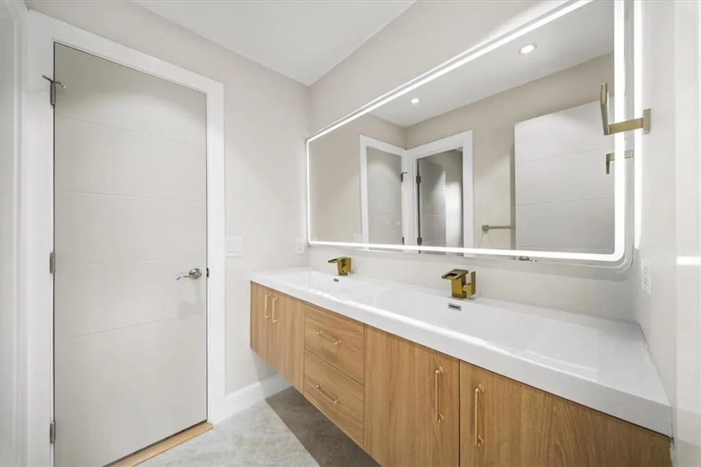 250 Bruton Way, Atlanta, Georgia 30342, 7 Bedrooms Bedrooms, ,4 BathroomsBathrooms,Residential,For Sale,250 Bruton Way,7754642