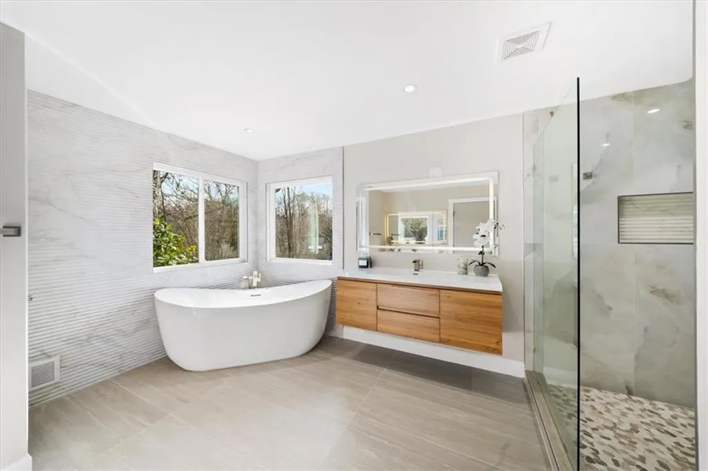 250 Bruton Way, Atlanta, Georgia 30342, 7 Bedrooms Bedrooms, ,4 BathroomsBathrooms,Residential,For Sale,250 Bruton Way,7754642