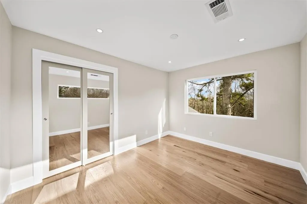 250 Bruton Way, Atlanta, Georgia 30342, 7 Bedrooms Bedrooms, ,4 BathroomsBathrooms,Residential,For Sale,250 Bruton Way,7754642