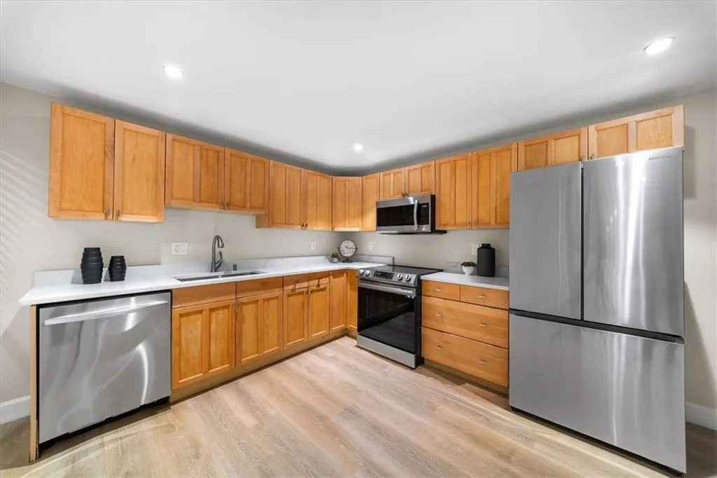 250 Bruton Way, Atlanta, Georgia 30342, 7 Bedrooms Bedrooms, ,4 BathroomsBathrooms,Residential,For Sale,250 Bruton Way,7754642