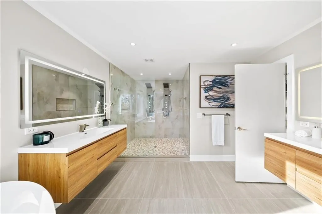 250 Bruton Way, Atlanta, Georgia 30342, 7 Bedrooms Bedrooms, ,4 BathroomsBathrooms,Residential,For Sale,250 Bruton Way,7754642