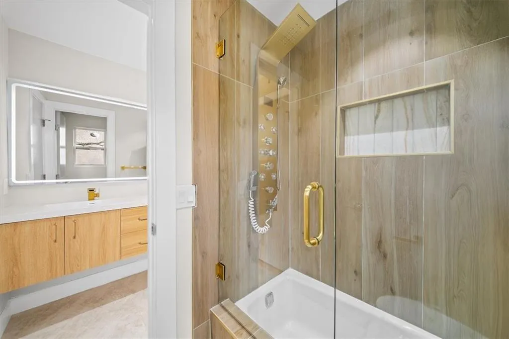 250 Bruton Way, Atlanta, Georgia 30342, 7 Bedrooms Bedrooms, ,4 BathroomsBathrooms,Residential,For Sale,250 Bruton Way,7754642