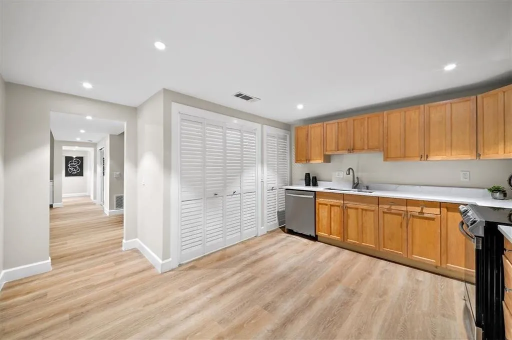 250 Bruton Way, Atlanta, Georgia 30342, 7 Bedrooms Bedrooms, ,4 BathroomsBathrooms,Residential,For Sale,250 Bruton Way,7754642