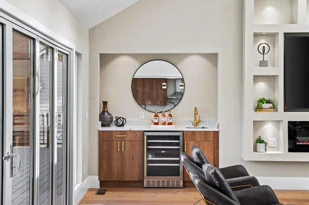 250 Bruton Way, Atlanta, Georgia 30342, 7 Bedrooms Bedrooms, ,4 BathroomsBathrooms,Residential,For Sale,250 Bruton Way,7754642