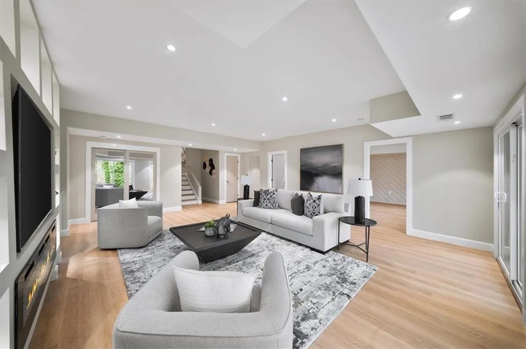 250 Bruton Way, Atlanta, Georgia 30342, 7 Bedrooms Bedrooms, ,4 BathroomsBathrooms,Residential,For Sale,250 Bruton Way,7754642