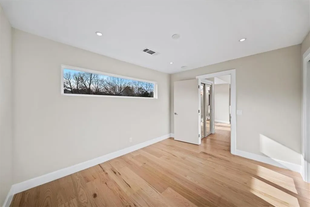 250 Bruton Way, Atlanta, Georgia 30342, 7 Bedrooms Bedrooms, ,4 BathroomsBathrooms,Residential,For Sale,250 Bruton Way,7754642