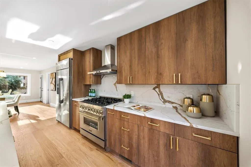 250 Bruton Way, Atlanta, Georgia 30342, 7 Bedrooms Bedrooms, ,4 BathroomsBathrooms,Residential,For Sale,250 Bruton Way,7754642