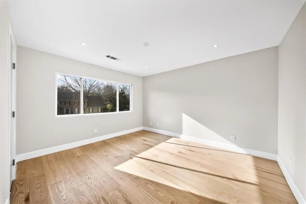 250 Bruton Way, Atlanta, Georgia 30342, 7 Bedrooms Bedrooms, ,4 BathroomsBathrooms,Residential,For Sale,250 Bruton Way,7754642