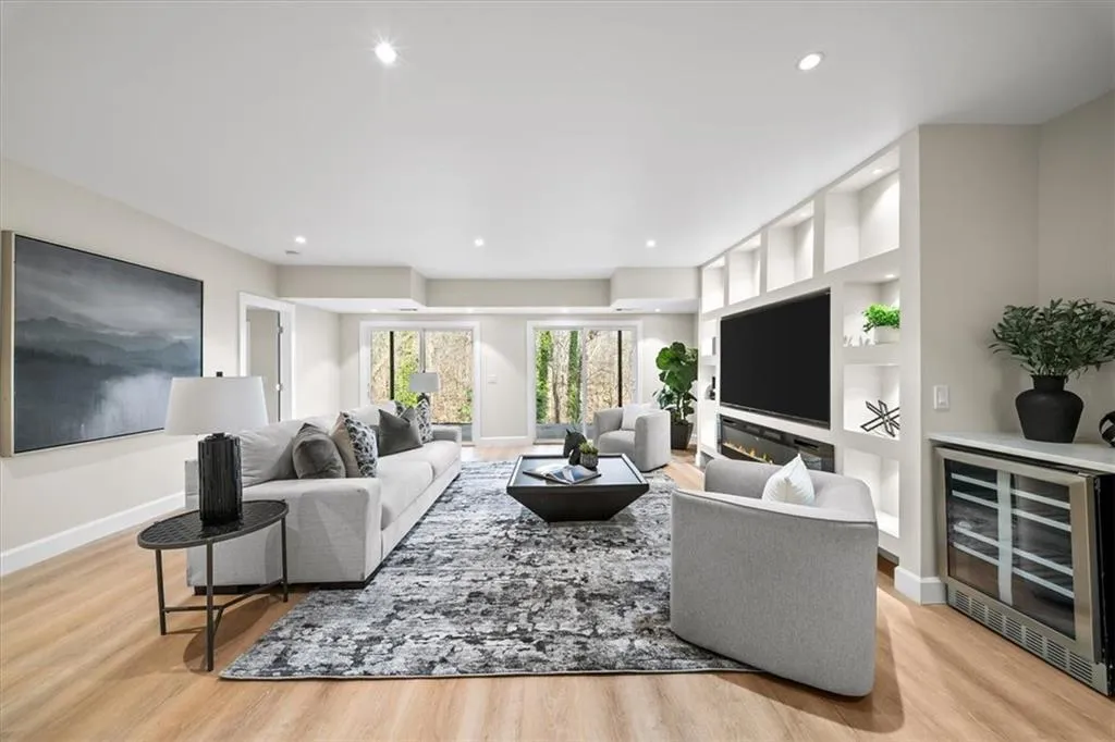 250 Bruton Way, Atlanta, Georgia 30342, 7 Bedrooms Bedrooms, ,4 BathroomsBathrooms,Residential,For Sale,250 Bruton Way,7754642