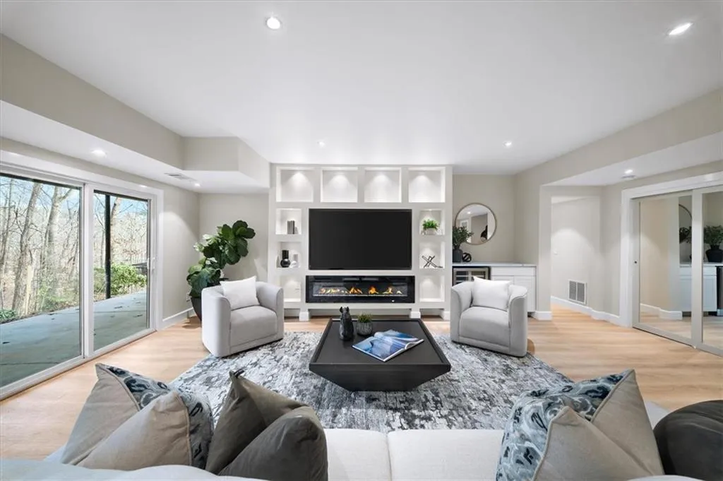 250 Bruton Way, Atlanta, Georgia 30342, 7 Bedrooms Bedrooms, ,4 BathroomsBathrooms,Residential,For Sale,250 Bruton Way,7754642