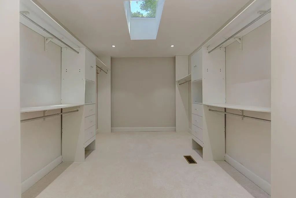 250 Bruton Way, Atlanta, Georgia 30342, 7 Bedrooms Bedrooms, ,4 BathroomsBathrooms,Residential,For Sale,250 Bruton Way,7754642