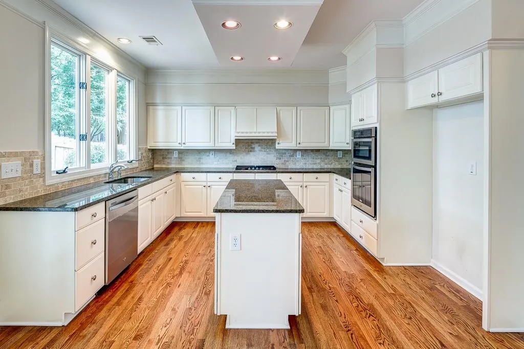 630 Glenridge Close Drive Ne, Sandy Springs, Georgia 30328, 4 Bedrooms Bedrooms, ,2 BathroomsBathrooms,Residential,Sold,630 Glenridge Close Drive Ne,5604334