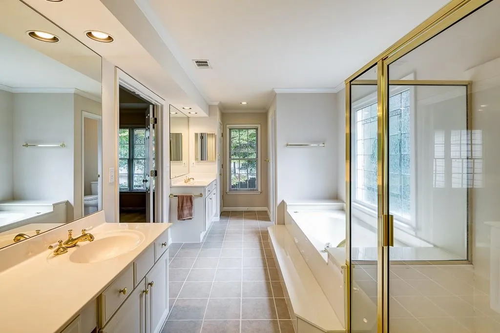 630 Glenridge Close Drive Ne, Sandy Springs, Georgia 30328, 4 Bedrooms Bedrooms, ,2 BathroomsBathrooms,Residential,Sold,630 Glenridge Close Drive Ne,5604334